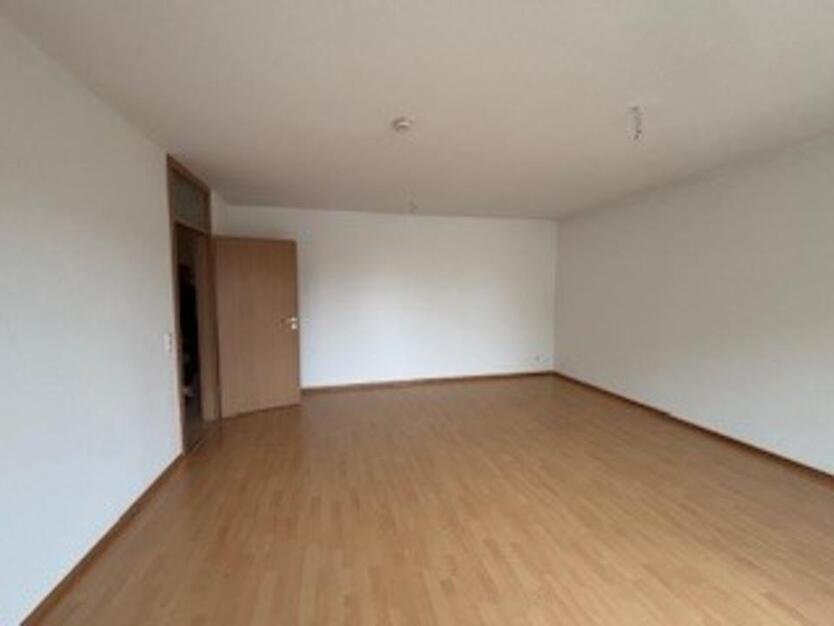 Bei VIVAWEST die Sonnenstrahlen auf dem eigenen Balkon genießen. zimmer