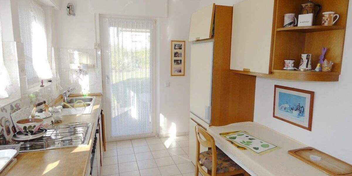 Geräumig - Gepflegt - mit 2 Wohneinheiten, 2 Garagen, Garten, Balkon, Terrasse ... 7 zimmer