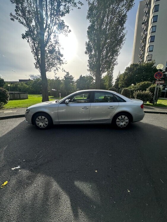 Audi A4 137.484 km 8.350 € Düsseldorf 40213