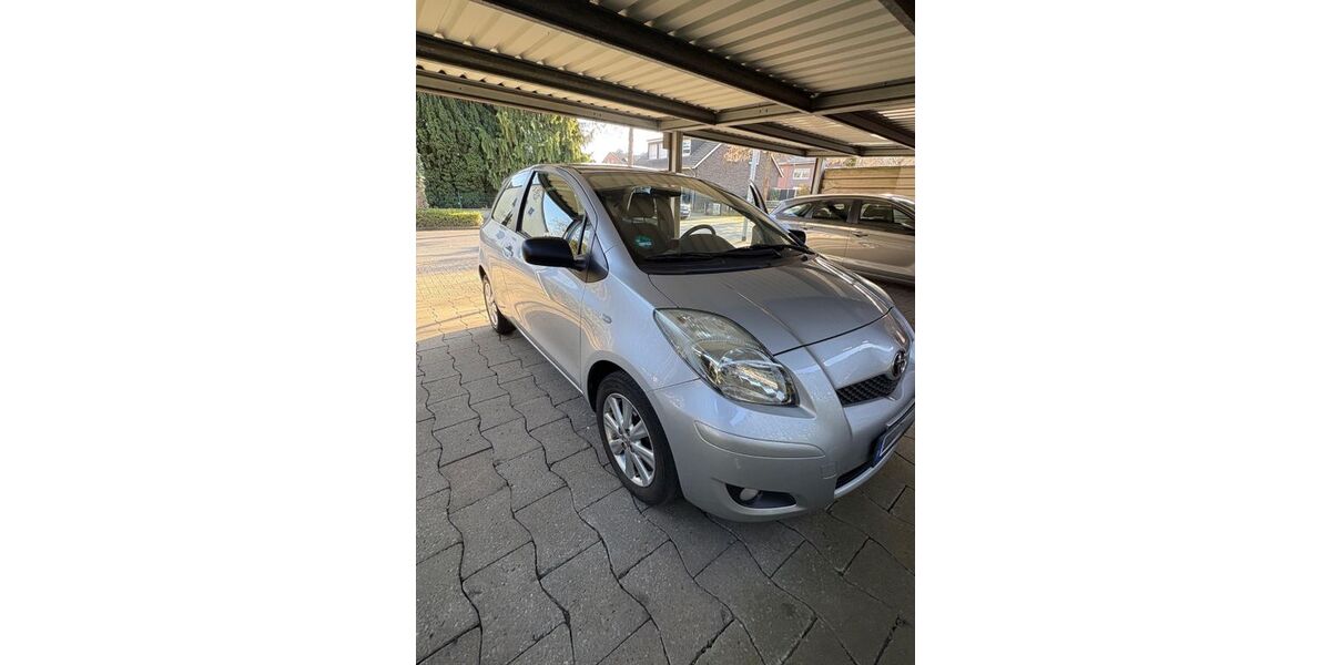 Toyota Yaris 108.000 km 3.690 &euro; Dinslaken 46537