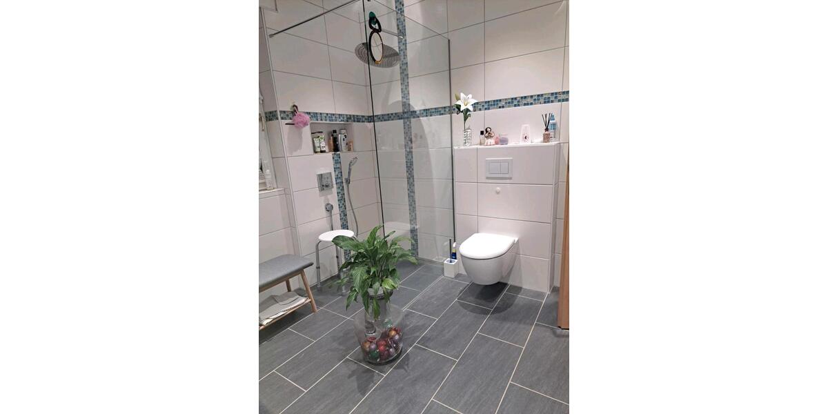 Doppelhaushälfte mit 2 Wohneinheiten, 2 Garagen, Vollkeller 9 zimmer