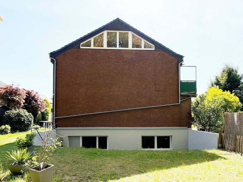 Provisionsfrei* Mehrfamilienhaus, 4 WE in Top Lage, EG 92 qm mit Garten u. Garage frei