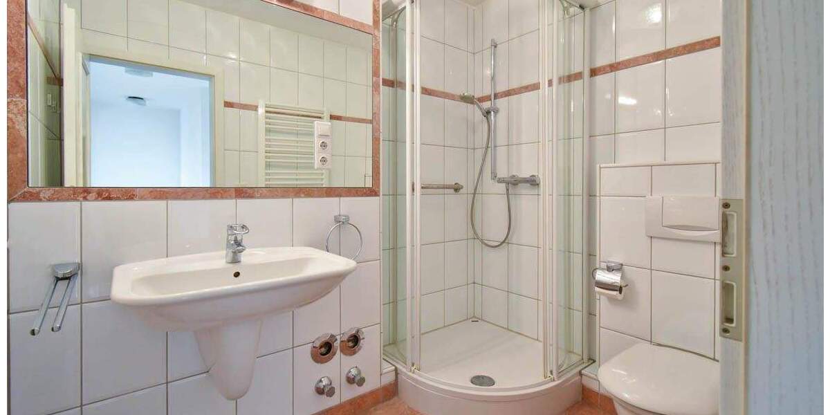 Stilvoll in Spitzenlage! Barrierefreie 4½ R.-Wohnung mit Aufzug, Balkon & 2 Garagen in Bredeney 4 zimmer