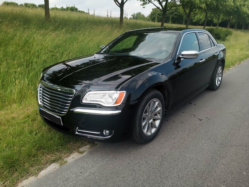 Chrysler 300C 137.500 km 12.500 € Oberhausen 46047