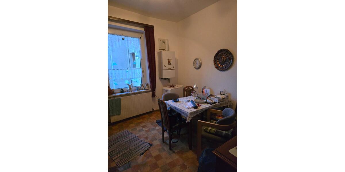 großzügig geschnittene Wohnung im 1. OG mit großer Wohnküche 2 zimmer