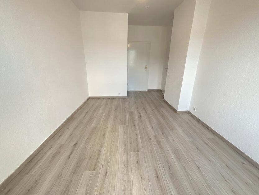 Frisch renoviert in Ihre eigene 2 Zimmerwohnung zimmer