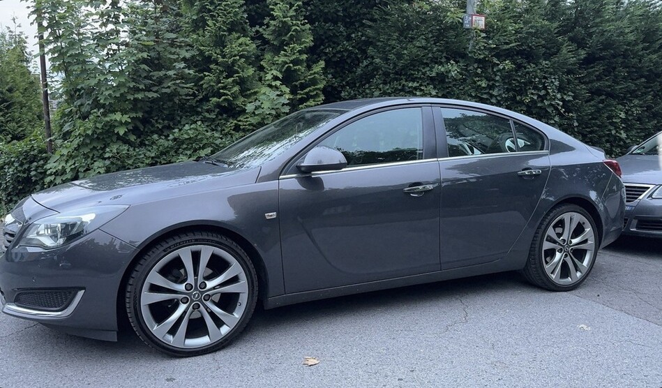 Opel Insignia 255.000 km 7.700 € Duisburg 47051
