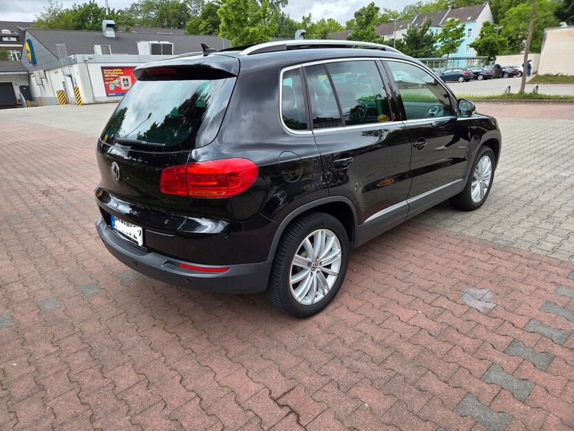 VW Tiguan 110.000 km 15.990 € Moers 47443