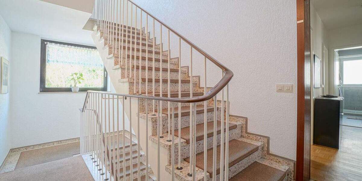 Etagenwohnung Mülheim an der Ruhr Saarn - 3 Zimmer, 94 m&sup2;, 1.300&euro; | Angebot:25399868