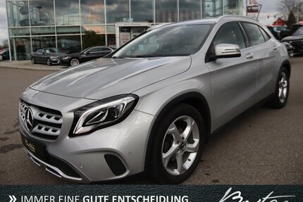 Mercedes GLA 200 LEDER/NAVIGATION/LED/SCHECKHEFT/AHK/PDC