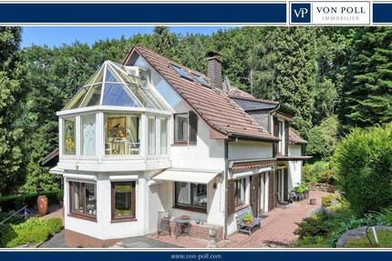 Einfamilienhaus im Landhausstil auf parkähnlichem Grundstück in Alleinlage