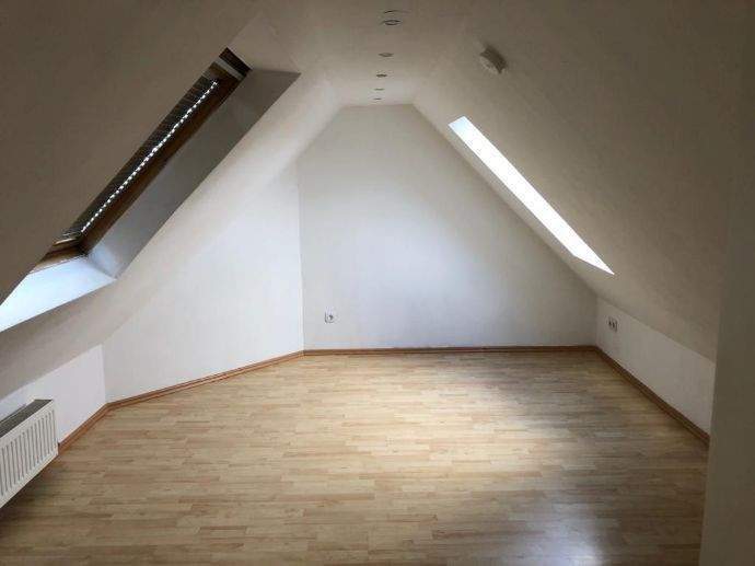 Gut geschnittene Maisonette-Wohnung! XL-Wohnung in GE-Horst im DG sucht Mieter - 4,5 Zi. 85m² im 3.OG 4 zimmer
