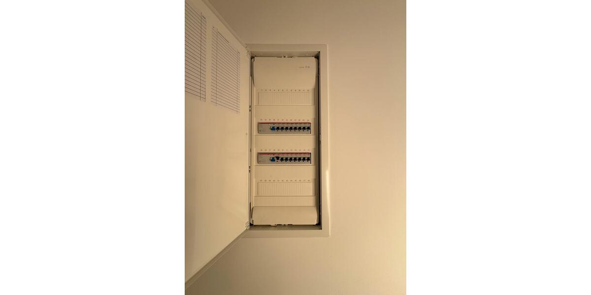 Verkauf: Kernsanierte Wohnung | 1. OG | Neubauniveau 4 zimmer