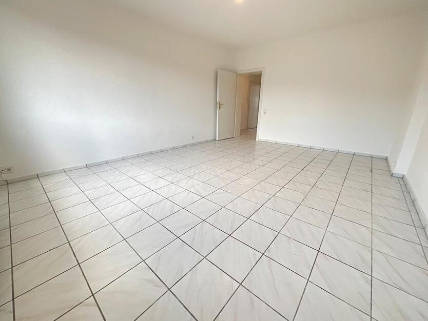 Frisch renoviert in Ihre eigene 2 Zimmerwohnung zimmer