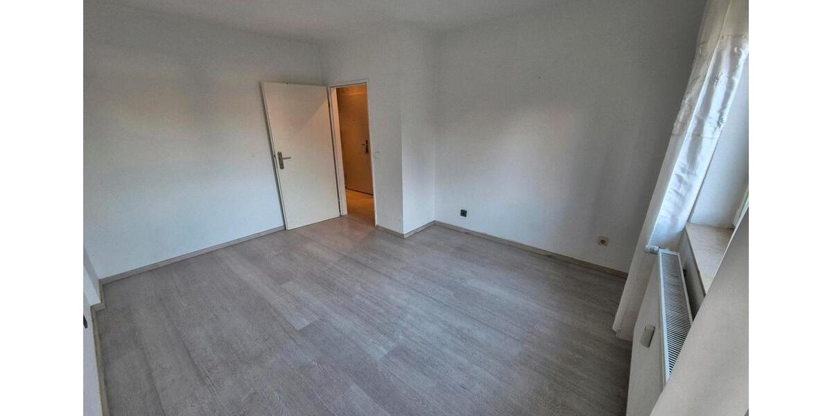 80m², Erdgeschoss, 2 Badezimmer + Luxus-Küche 3.5 zimmer