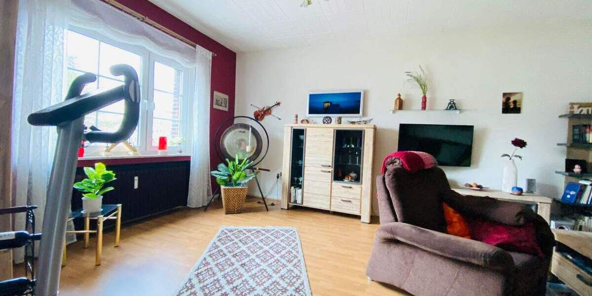 Attraktive Altbauwohnung in direkter Innenstadtlage mit PKW Garage 3 zimmer