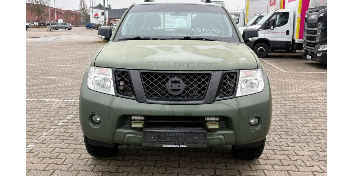 Nissan Pathfinder 114.580 km 17.990 &euro; Duisburg 47055