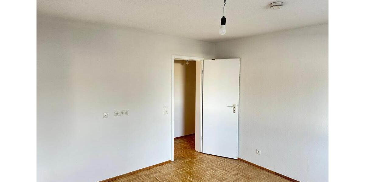 HELL UND FREUNDLICHE 4,5 ZIMMER WOHNUNG | MIT BALKON UND GÄSTE-WC | GEMÜTLICHER PARKETTBODEN 4.5 zimmer