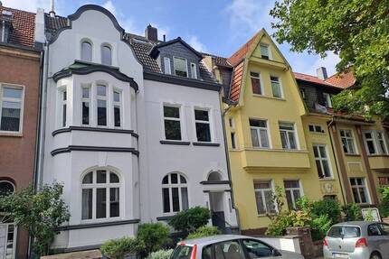 Rüttenscheider Herzblatt! Atmosphärische 3½-R.-Altbau-Wohnung im Erdgeschoss mit Terrasse
