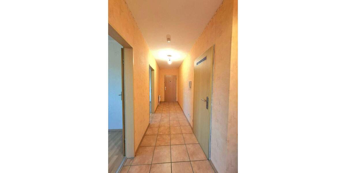 Attraktive 3-Zimmer-Wohnung mit großem Balkon & eigenem PKW-Stellplatz 3 zimmer