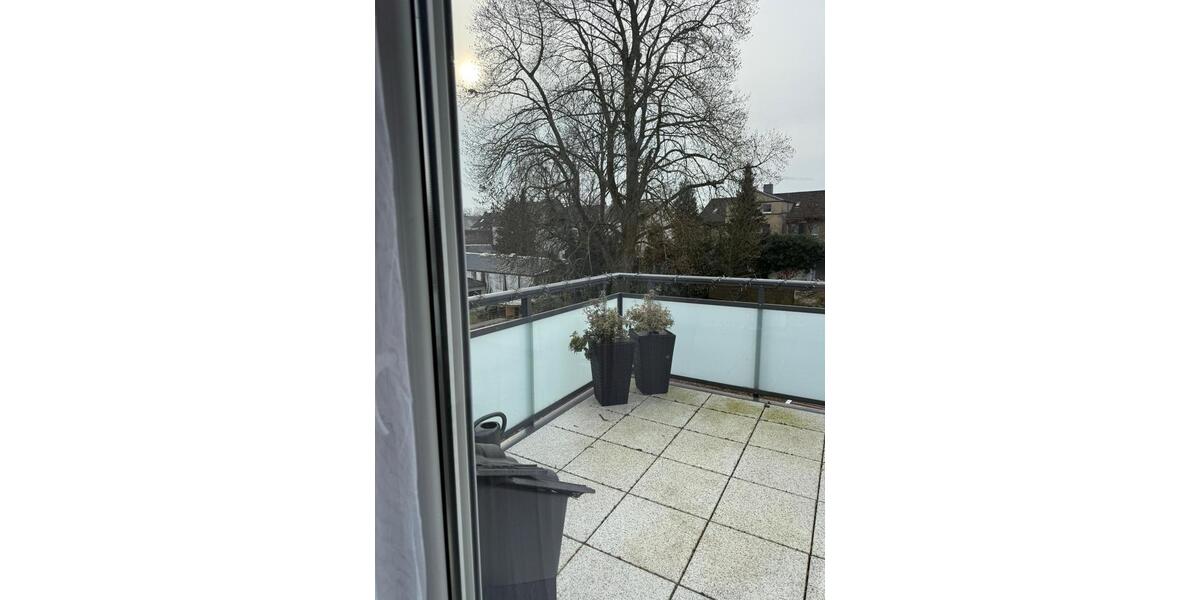 Helle Dachgeschosswohnung mit großem Balkon 2 zimmer