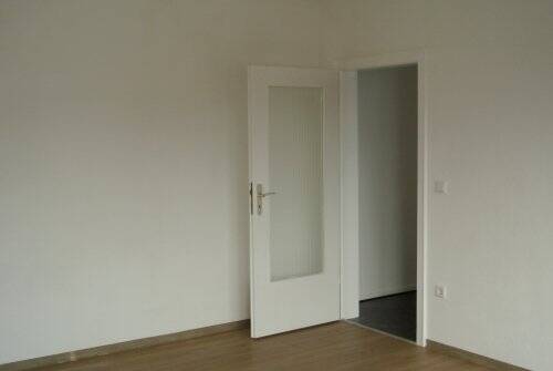 Ortsteil Broich Appartement im renovierten Zustand und Großräumig mit separater Küche