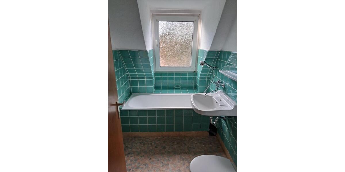 ! Vier ZKB * HWR * Keller und Garten-Mitnutzung ! 4 zimmer