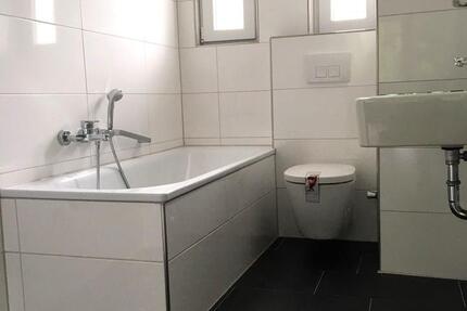 *** Altbau-Liebhaber aufgepasst! 2 Zimmerwohnung + Wohnküche + Mansarde! *** 3 zimmer