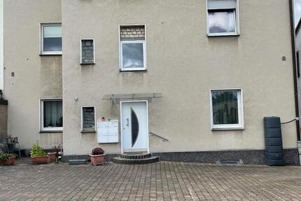 3,5 Zimmer DachengeschossWohnung incl. Garten und 3 Garagen