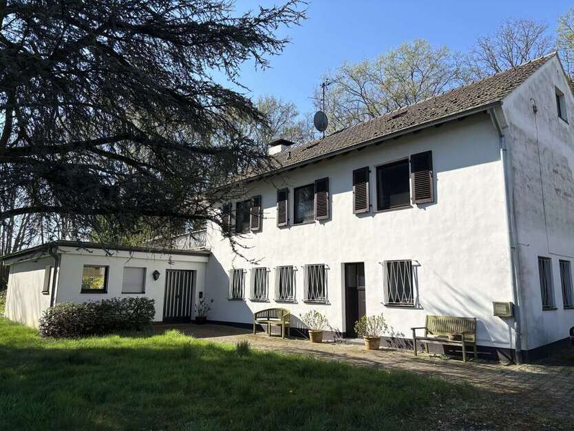 Haus zum Kaufen in Krefeld 848.500 € 220 m²