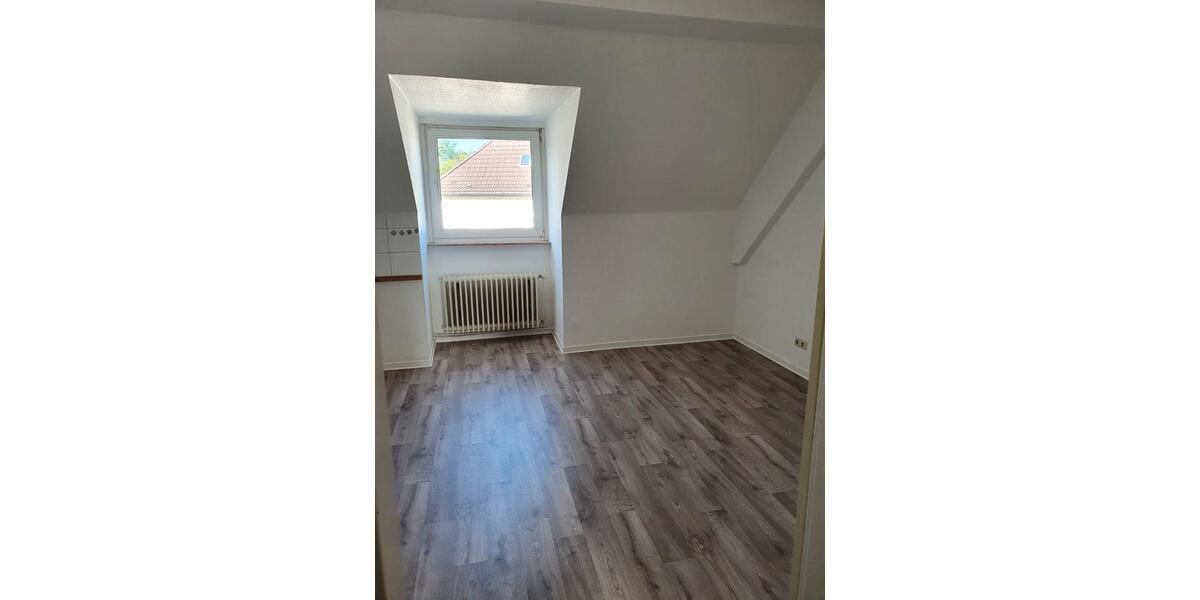 Dachgeschoßwohnung Essen Huttrop - 3 Zimmer, 67 m&sup2;, 109.000&euro; | Angebot:27446984