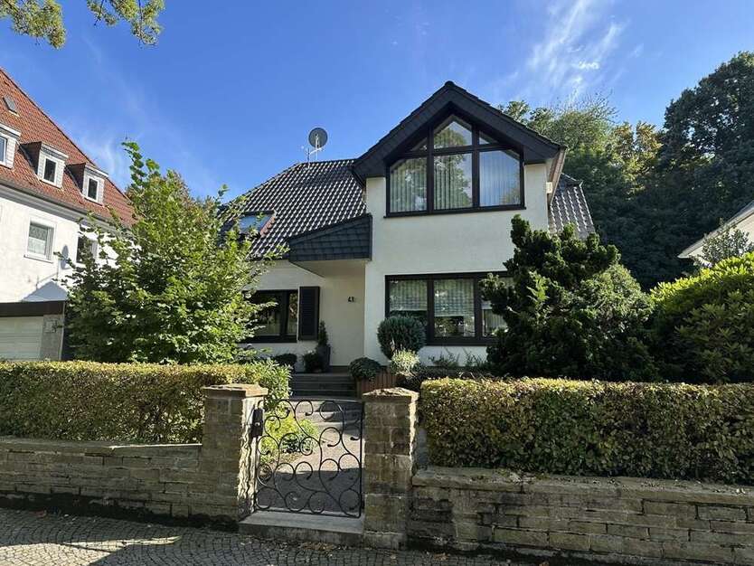Haus zum Kaufen in Bochum Ehrenfeld 1.250.000 € 251.04 m²