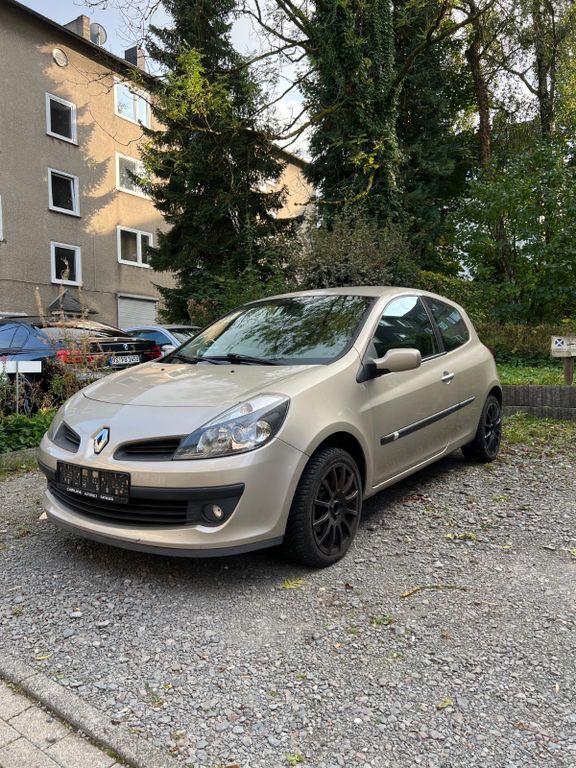 Renault Clio 84.200 km 2.799 € Remscheid 42853