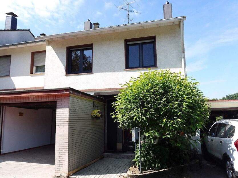 RENOVIERTES REIHENENDHAUS MIT GROßER TERRASSE UND 2 GARAGEN - AUF DEM EHRENBERG 4 zimmer