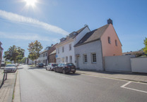 Saniertes Haus mit Baugrundstück