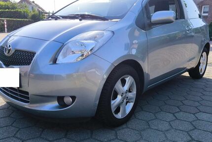Toyota Yaris 13.550 km 1.890 &euro; Moers 47441