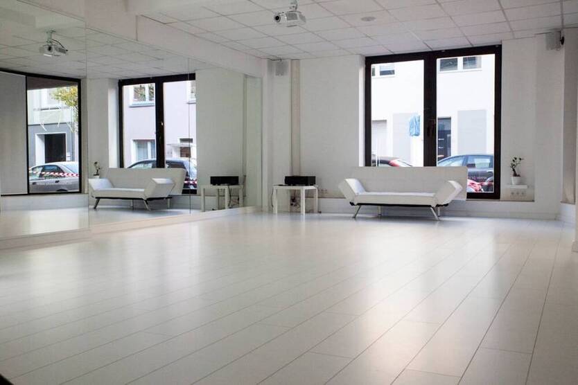 Renoviertes 130qm-Büro fläche mit All-Incl.-Service zu Top-Preis - All-in-Miete