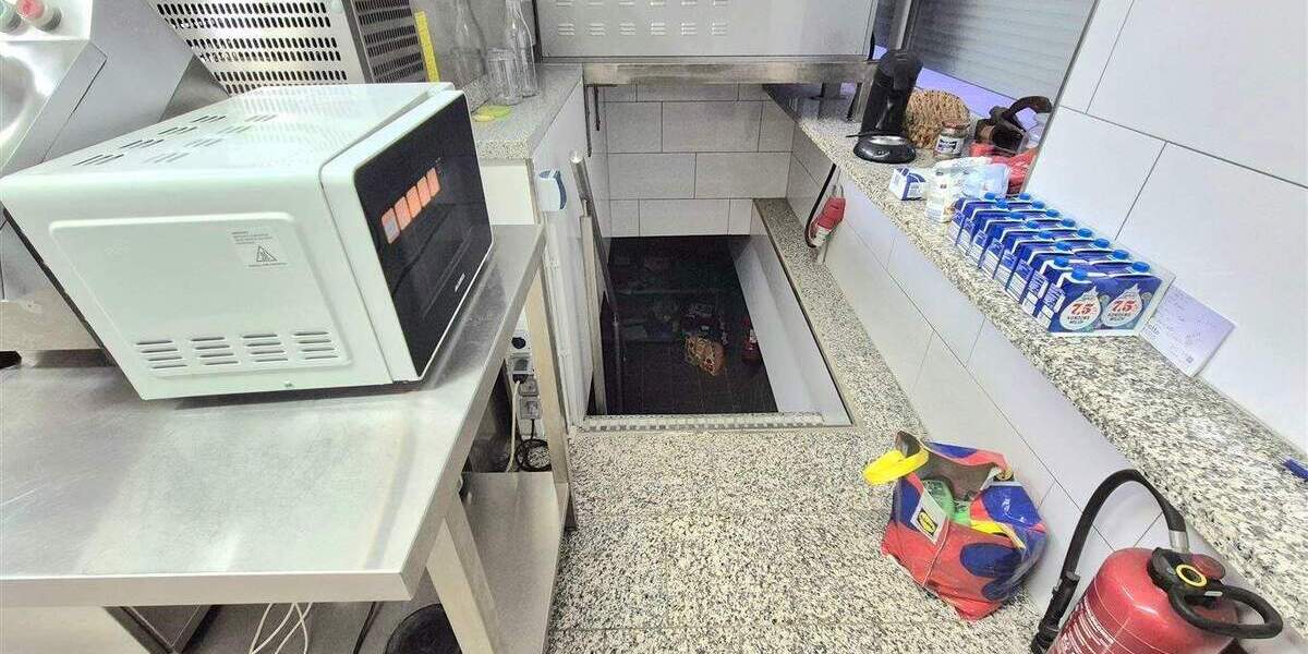 Attraktives Investorenobjekt: Wohn- und Geschäftshaus mit 15 Einheiten, Büro & Restaurant 4 zimmer