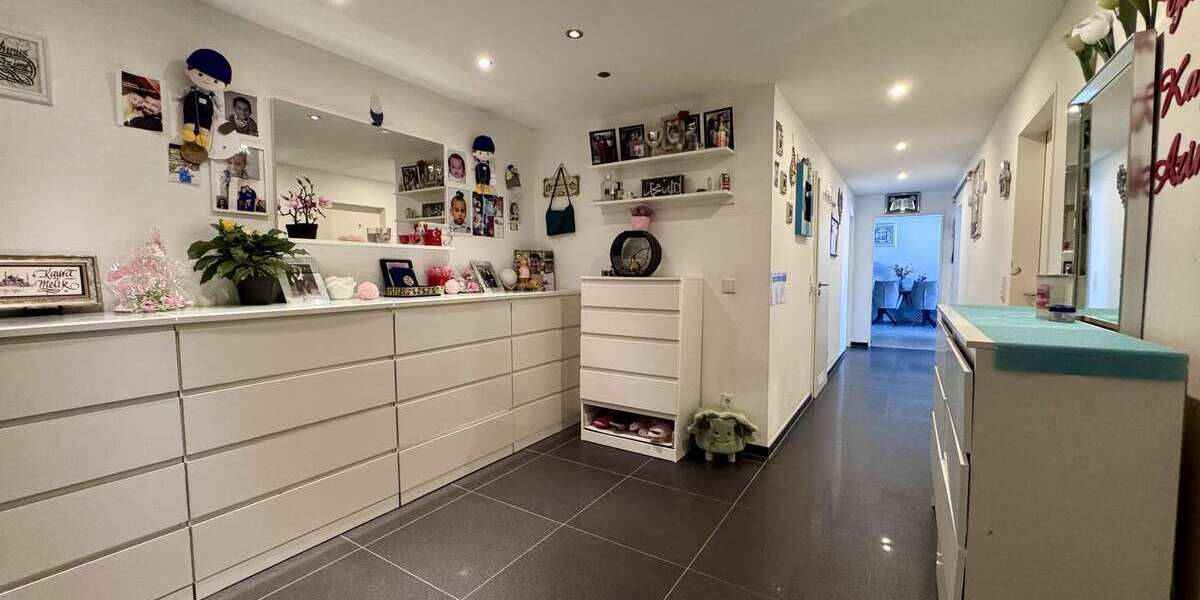 Traumhafte 3,5-Zimmer-Wohnung mit großem Balkon, herrlicher Aussicht, Garage und inkl.Einbauküche 3 zimmer