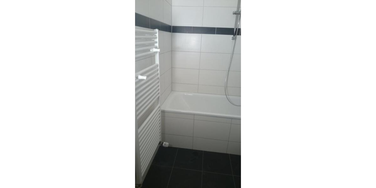 Mehrfamilienhaus mit 4 Garagen in guter Lage zimmer