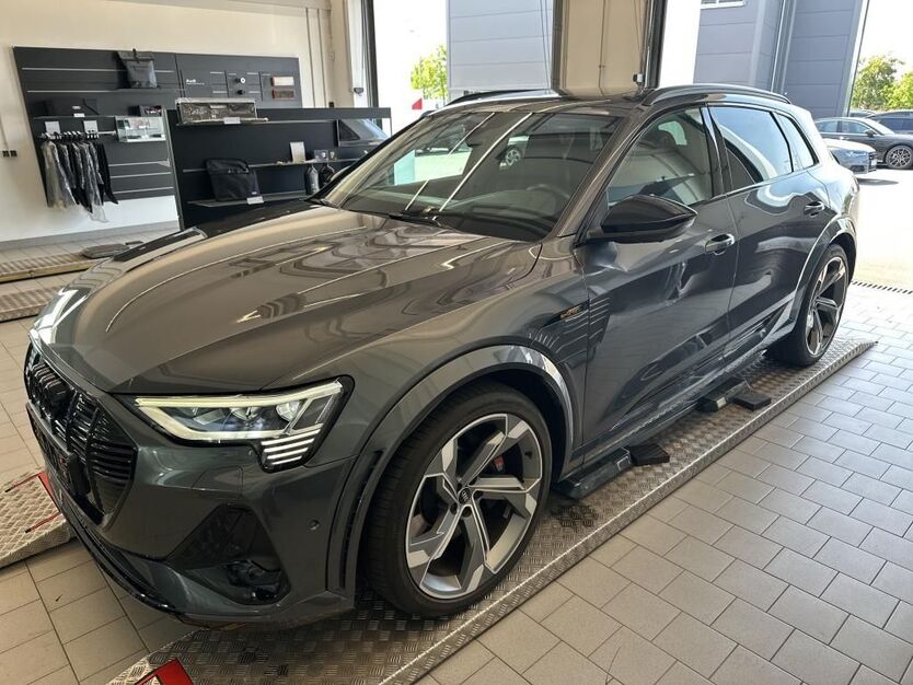 Audi e-tron 36.990 km 47.515 € Hagen 58091