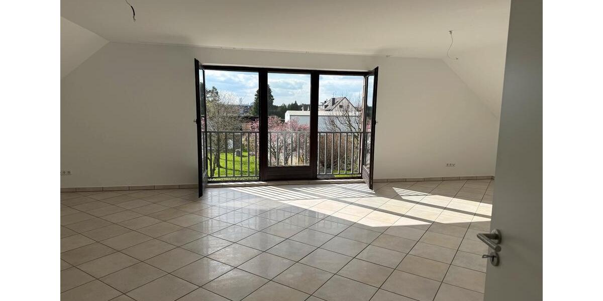 Dachgeschoßwohnung Duisburg Huckingen - 2 Zimmer, 89 m&sup2;, 850&euro; | Angebot:25840854