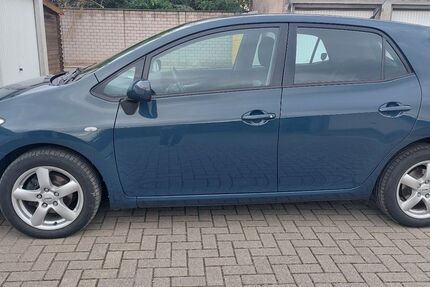 Toyota Auris 144.000 km 5.700 &euro; Duisburg 47137