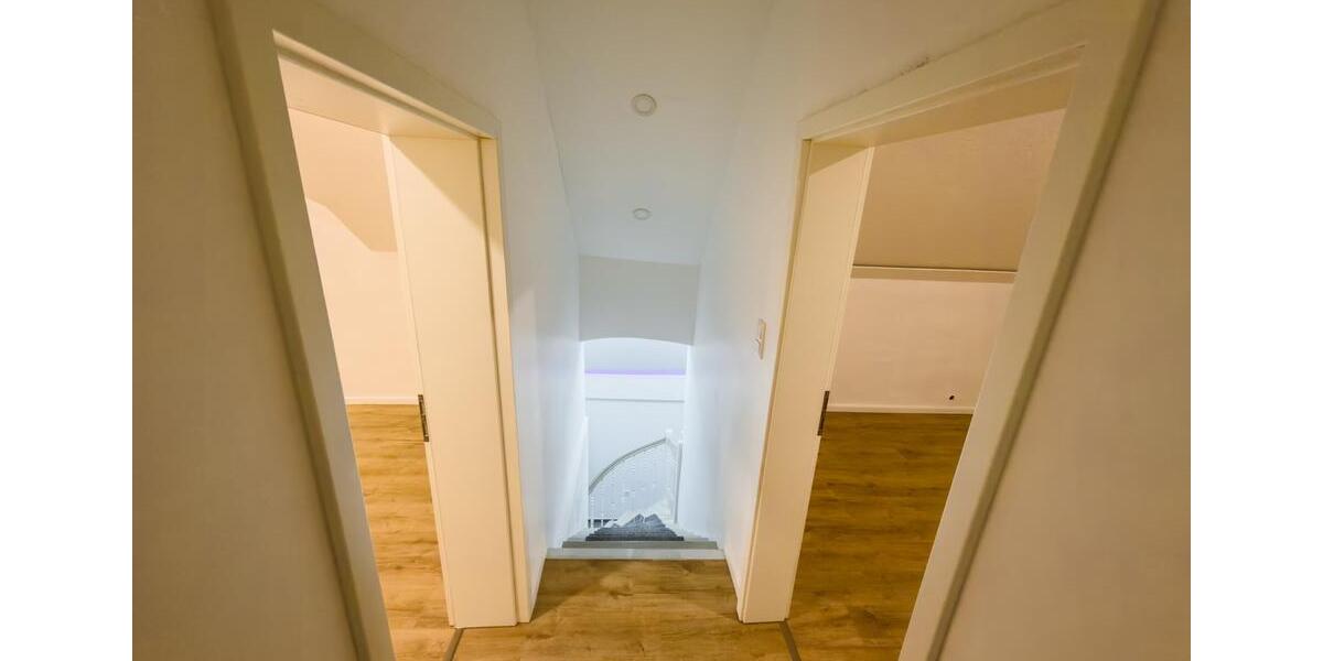 Luxuriöses Einfamilienhaus mit modernem Soutterain- Ausbau 5 zimmer