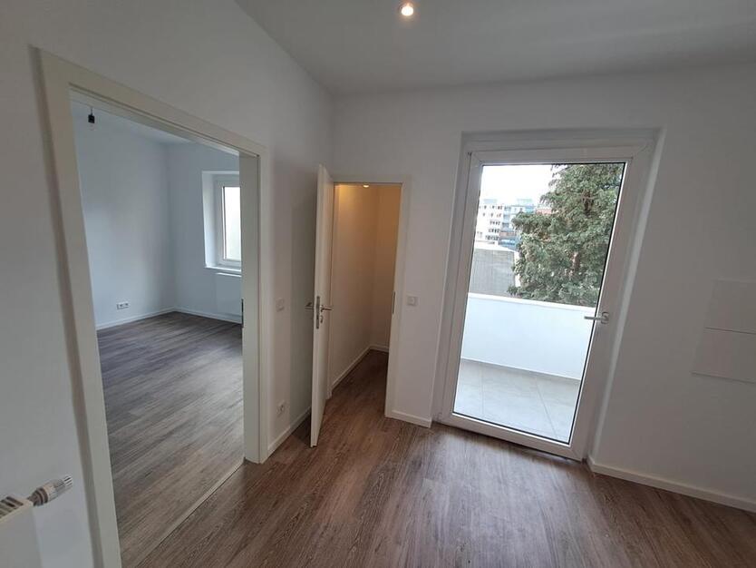 2-Zimmer WG mit Balkon - Kernsaniert ab sofort zimmer