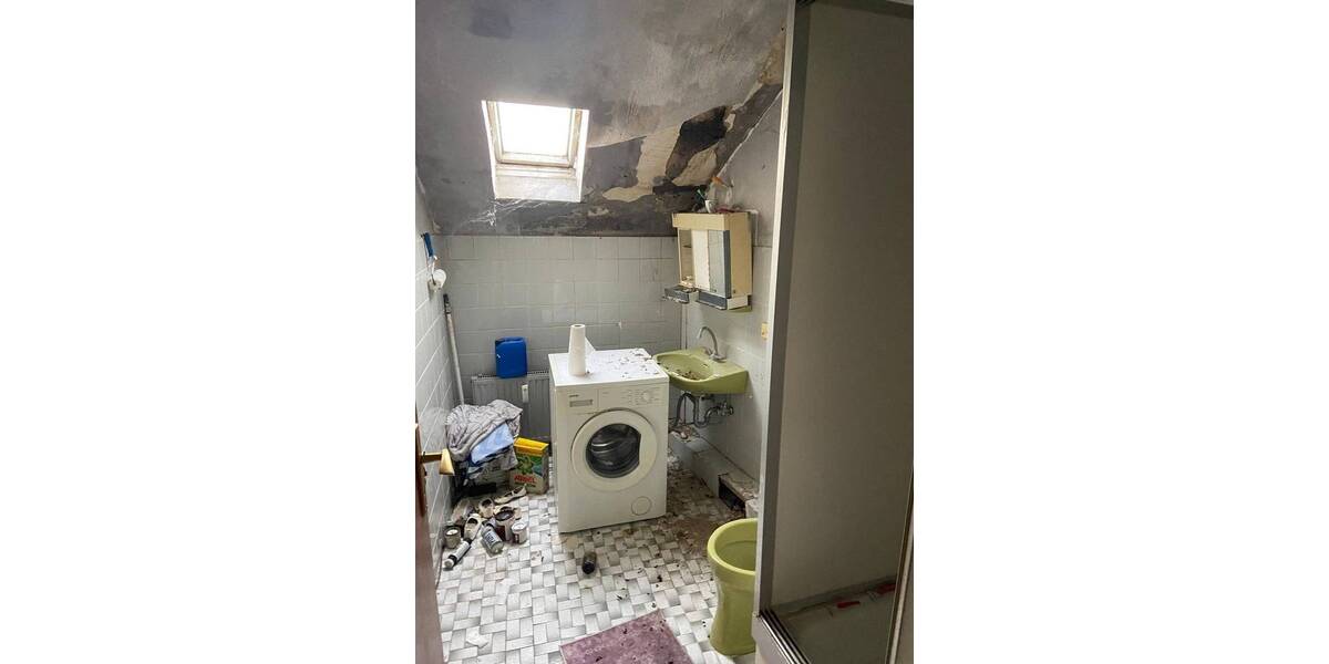 Lukratives Entwicklungsobjekt - Mehrfamilienhaus mit Gewerbe zur eigenen Neugestaltung 3 zimmer