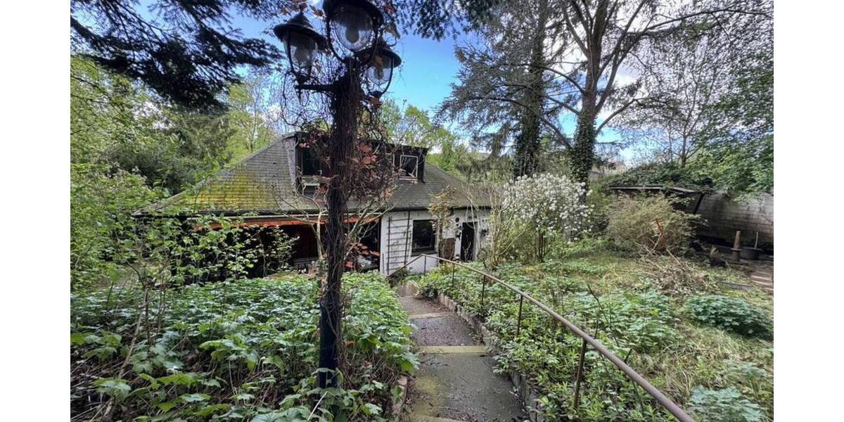 Einfamilienhaus Essen Bergerhausen - 8 Zimmer, 180 m&sup2;, 345.000&euro; | Angebot:26583846
