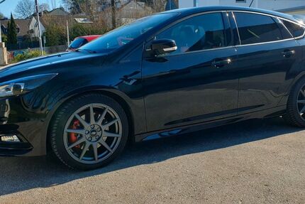 Ford Focus 193.000 km 10.799 &euro; Haan 42781