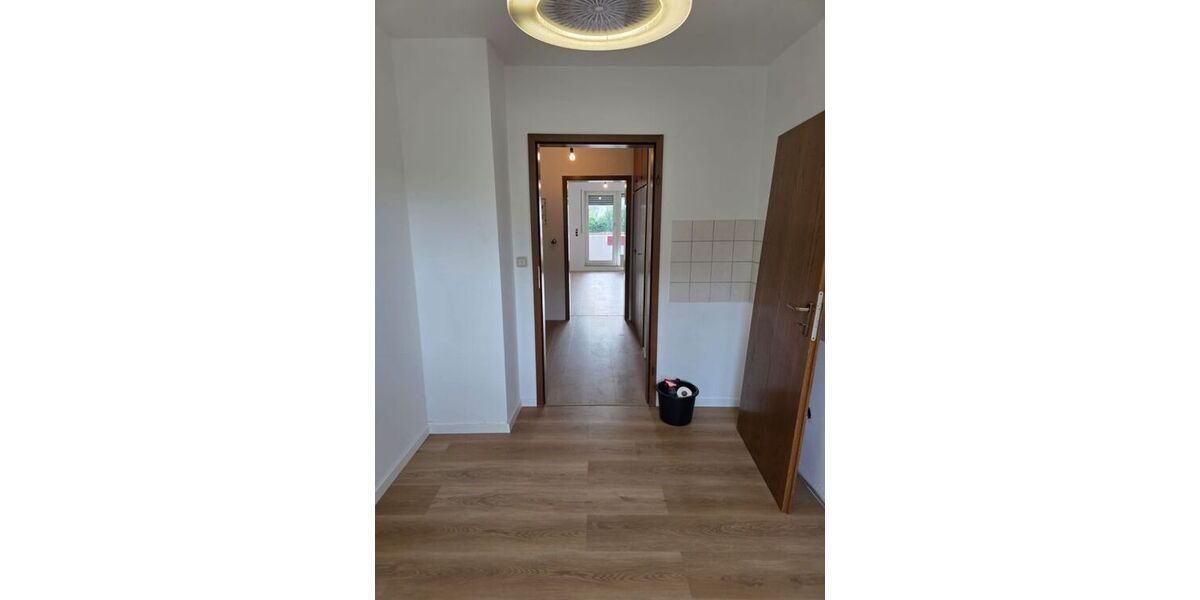 Renovierte 2,5 Zimer-Wohnung mit Aufzug, Balkonkraftwerk, Video-Sprechanlage, Garage (Warmmiete: 1.040 + 100 Garage) - Etagenwohnung Duisburg Meiderich | Angebot:27473556