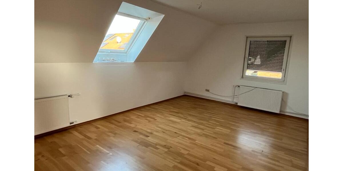 Schöne helle und gepflegte 3,5 Zi DG-Wohnung mit Balkon in Voerde 3.5 zimmer